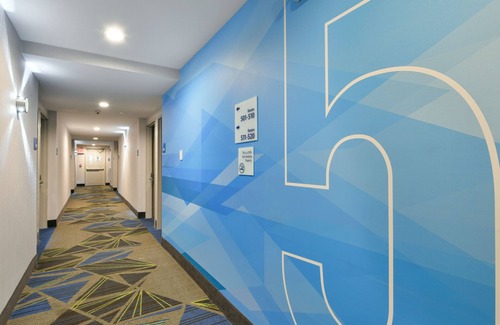 Travis - Chelsea Hotel | Country Inn & Suites by Radisson, Staten Island