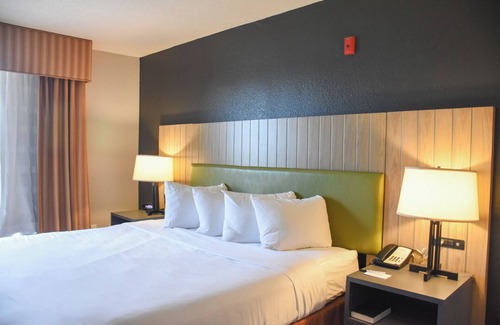 Bloomington Hotel | Country Inn & Suites by Radisson, Bloomington-Normal West, IL