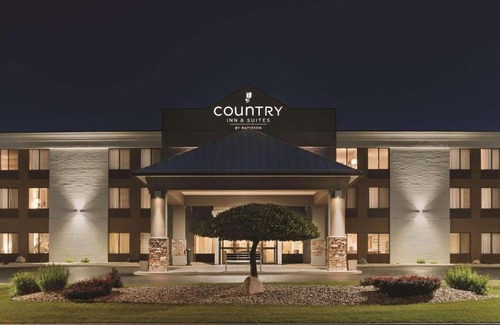 Sturtevant Hotel | Country Inn & Suites by Radisson, Mt Pleasant-Racine West, WI