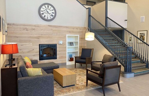 Nevada Hotel | Country Inn & Suites by Radisson, Nevada, MO