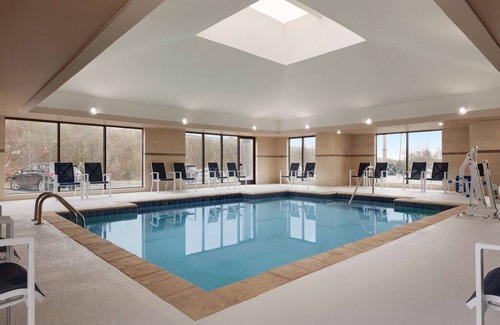 Roanoke Rapids Hotel | Country Inn & Suites by Radisson, Roanoke Rapids, NC