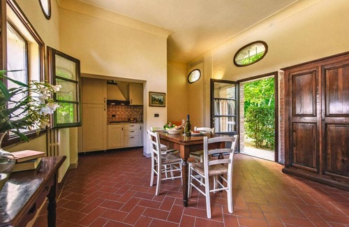 Capannoli Apartment | Country House in Tuscany with Pool and Olive Grove