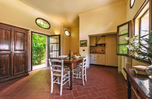 Capannoli Apartment | Country House in Tuscany with Pool and Olive Grove