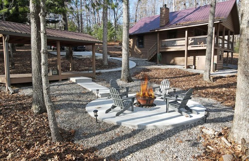Blairsville Cabin | Country Mountain Cabin 2 King Suite Hot Tub