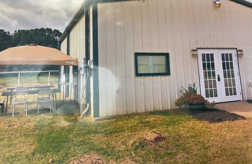 Dickinson House | Country Party House up to 46 guests 11/2 baths 1200 sq building