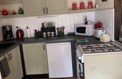 Plouguenast Cottage | Country Retreat Brittany Sleeps 4 + Cot, Heated Pool, Free Wifi, Pet Friendly