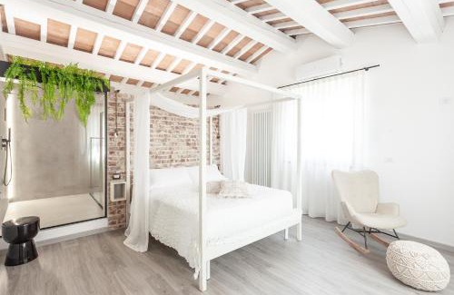 Sant'Andrea in Besanigo House | Country Rooms & Suite La Quercia