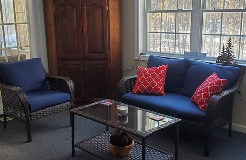 Epping House | Country setting close to hiking, shopping. And sig sauer training facility