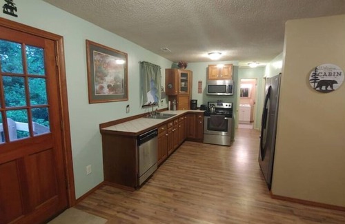 Scotts House | Country setting, yet only minutes from everything!