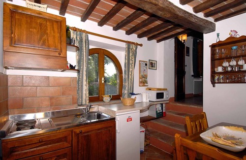 Piazzano Apartment | Country tower apartment in Cortona 1bed1bath with shared pool & gorgeous gardens