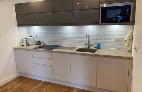 Elham Apartment | Countryside Annex- Sleeps 2, Free Parking & Garden