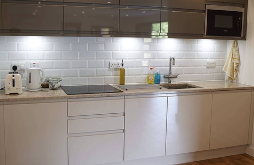 Elham Apartment | Countryside Annex- Sleeps 2, Free Parking & Garden