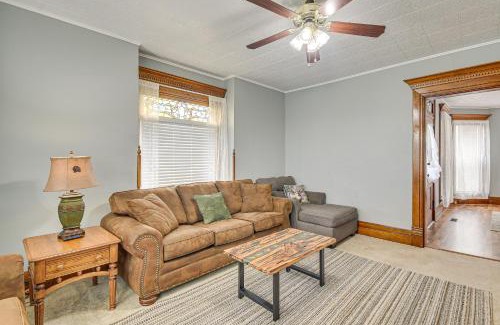 Biggsville House | Countryside Biggsville Home with Yard, Dogs Welcome!