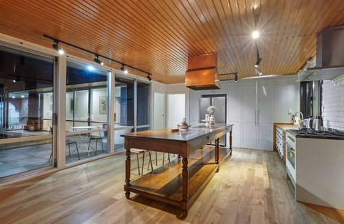 Auckland House | Countryside Calm Getaway with pool and deck