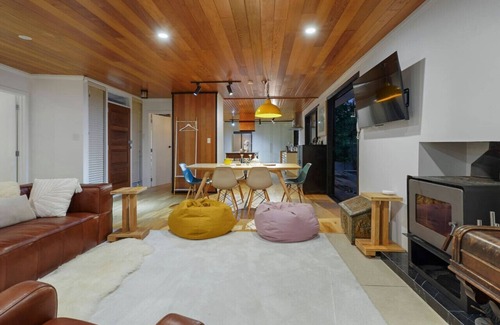 Auckland House | Countryside Calm Getaway with pool and deck