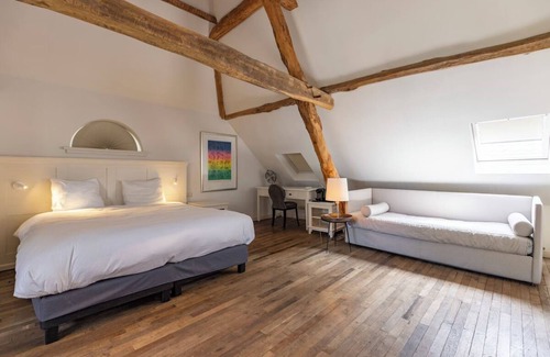 Baarlo Hotel | Countryside Calm with Modern Comfort and Free Parking! Onsite Dining