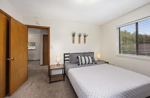Rockford Apartment | Countryside Cottage near by Lake Bella Vista