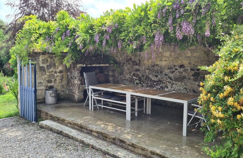 Chacrise Cottage | Countryside house with river at the end of the garden