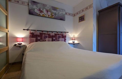 Perassay Bed & Breakfast | Countryside Retreat with Spacious Grounds, Pool Access, and Family-Friendly Amenities