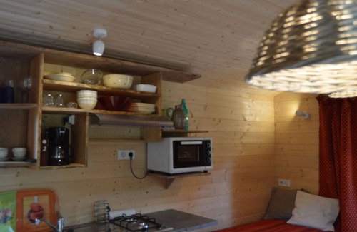 Mouhers Cottage | Countryside Retreat with Shared Pool in Mouhers