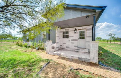 Rochelle House | Countryside Texas Home with Fire Pit!