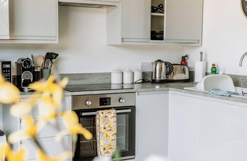 Sittingbourne Apartment | Countryside view-Private Bathroom - Cherry Villa