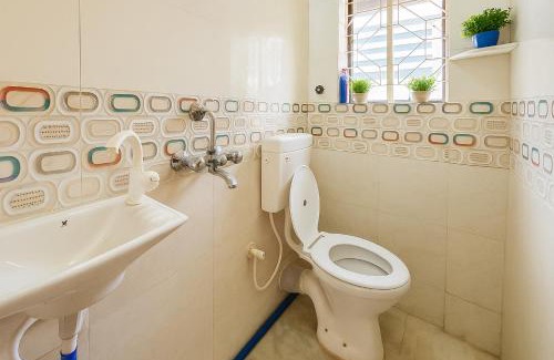 Tollygunge House | couple friendly room with balcony, kitchen private bath
