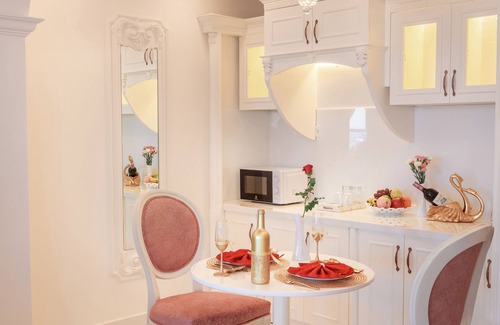 Tan Qui Dong Apartment | Couple Nest - Luxurious & Romantic 76m2 apartment
