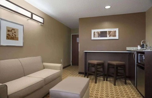 White Hall Hotel | Couple Suite w/Kitchenette | Hotel Near Downtown w/Free Parking