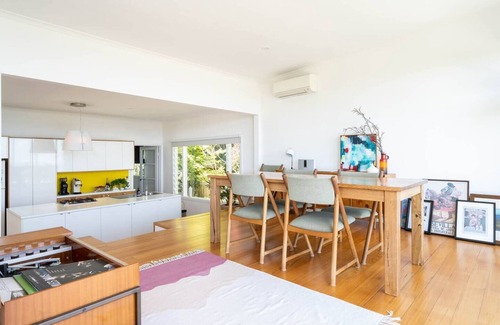McCrae Cottage | Couples Corner A Stylish Bay View Retreat