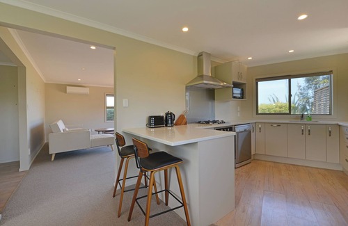 Raumati South House | Couples Getaway At The Beach