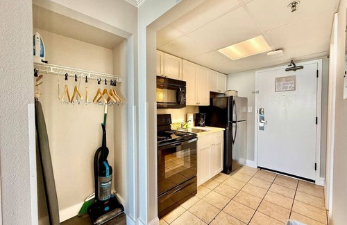 Myrtle Beach Condo | Couples Paradise oceanfront 1br 812