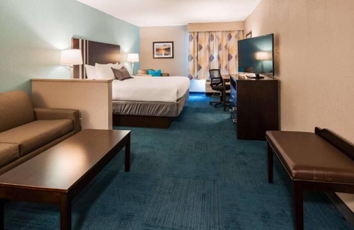 Blaine Hotel | Couples' Retreat | Highly Rated Location | Poolside Options