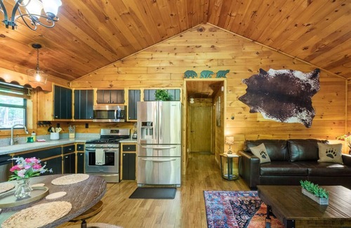 Morganton Cabin | Couples & Small Families: Modern, Cozy & Relaxing