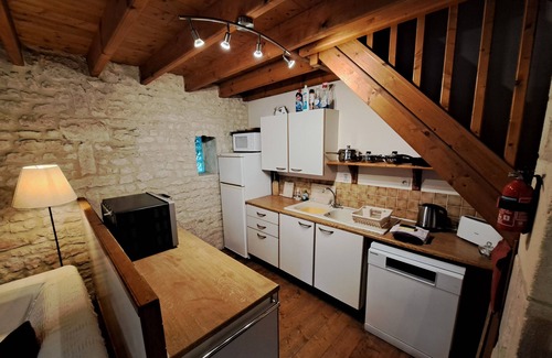 Saint-Pierre-de-Juillers House | Cour Privée Mais Avec un Accès Facile au Jardin de Jeux Commun et Piscine