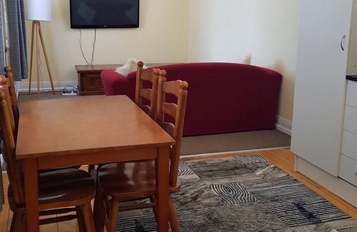 Ararat Hotel | Courthouse Bar & Grill