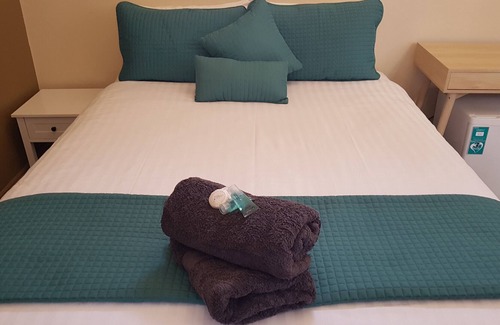 Ararat Hotel | Courthouse Bar & Grill