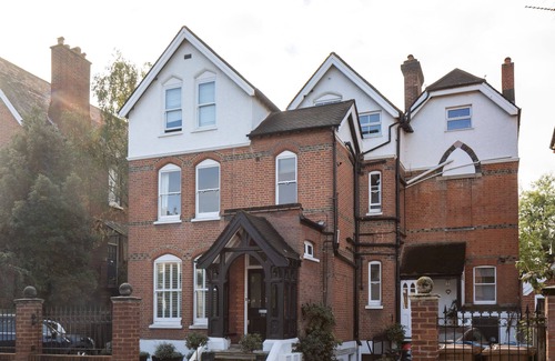 Wimbledon Apartment | Courtside Charms, by Veeve