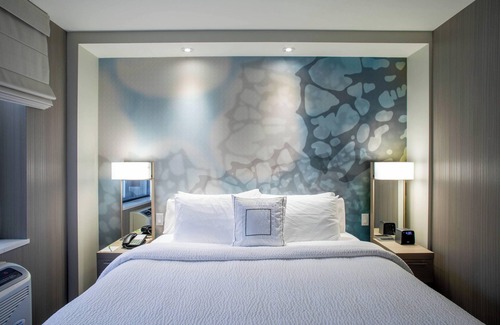 Auburndale Hotel | Courtyard by Marriott New York Queens/Fresh Meadows