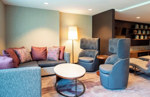 Auburndale Hotel | Courtyard by Marriott New York Queens/Fresh Meadows