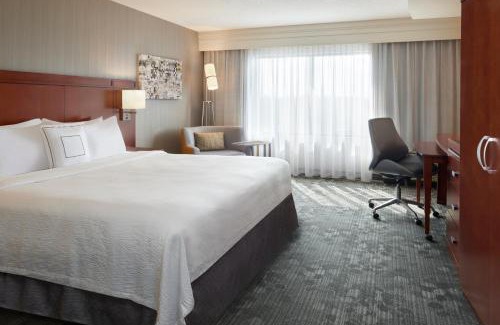 Kingston Hotel | Courtyard by Marriott Kingston Highway 401