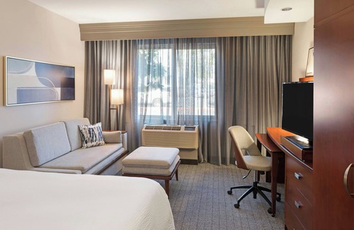 Harbor Hotel | Courtyard by Marriott Long Beach Airport