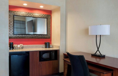 Mount Laurel Hotel | Courtyard by Marriott Mt. Laurel