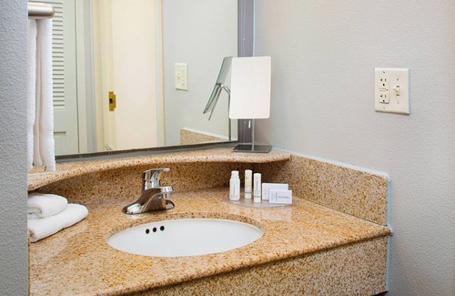 Roanoke Hotel | Courtyard by Marriott Roanoke Airport