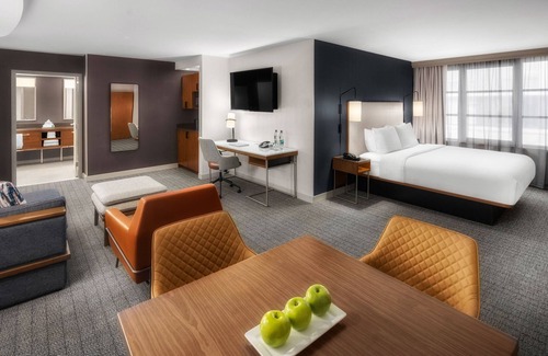 Northwest Bellevue Hotel | Courtyard by Marriott Seattle Bellevue/Downtown