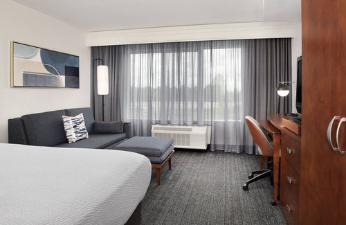 Southside Hotel | Courtyard by Marriott Jacksonville Flagler Center