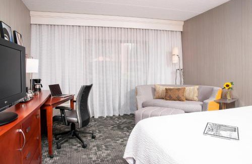 Glenview Hotel | Courtyard Chicago Glenview/Northbrook