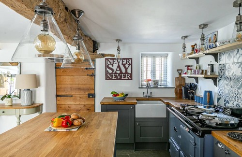 Horton Cottage | Courtyard Cottage Luxury Thatched Home Sleeps 4 (Pet Friendly) Near Gastro Pub