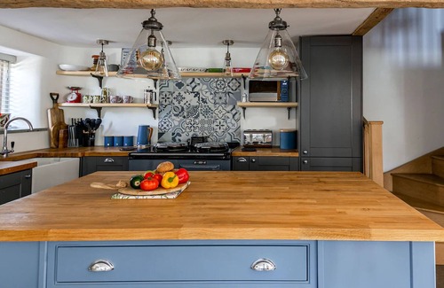Horton Cottage | Courtyard Cottage Luxury Thatched Home Sleeps 4 (Pet Friendly) Near Gastro Pub