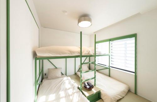 Nishiazabu Apartment | Courtyard HIROO